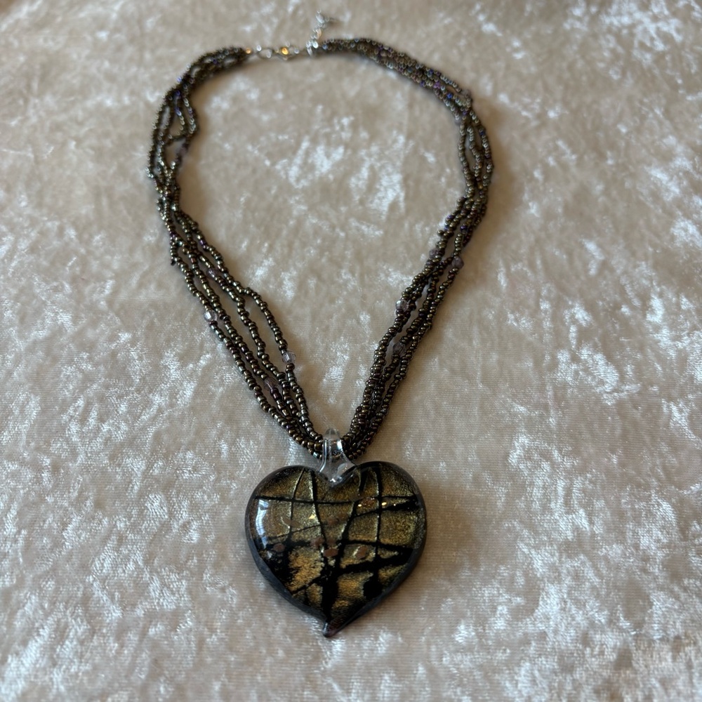 Black & Gold Flecked Heart Murano Glass Beaded Necklace EUC Vintage Retro V-Day